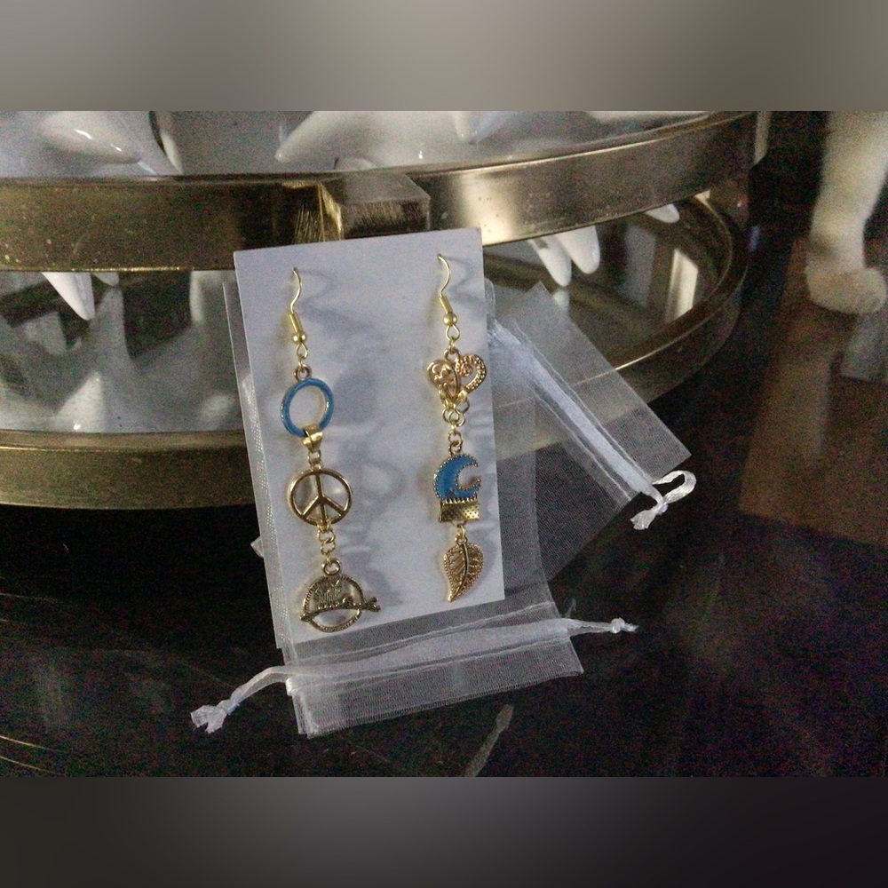 ✨Dangly Earings✨